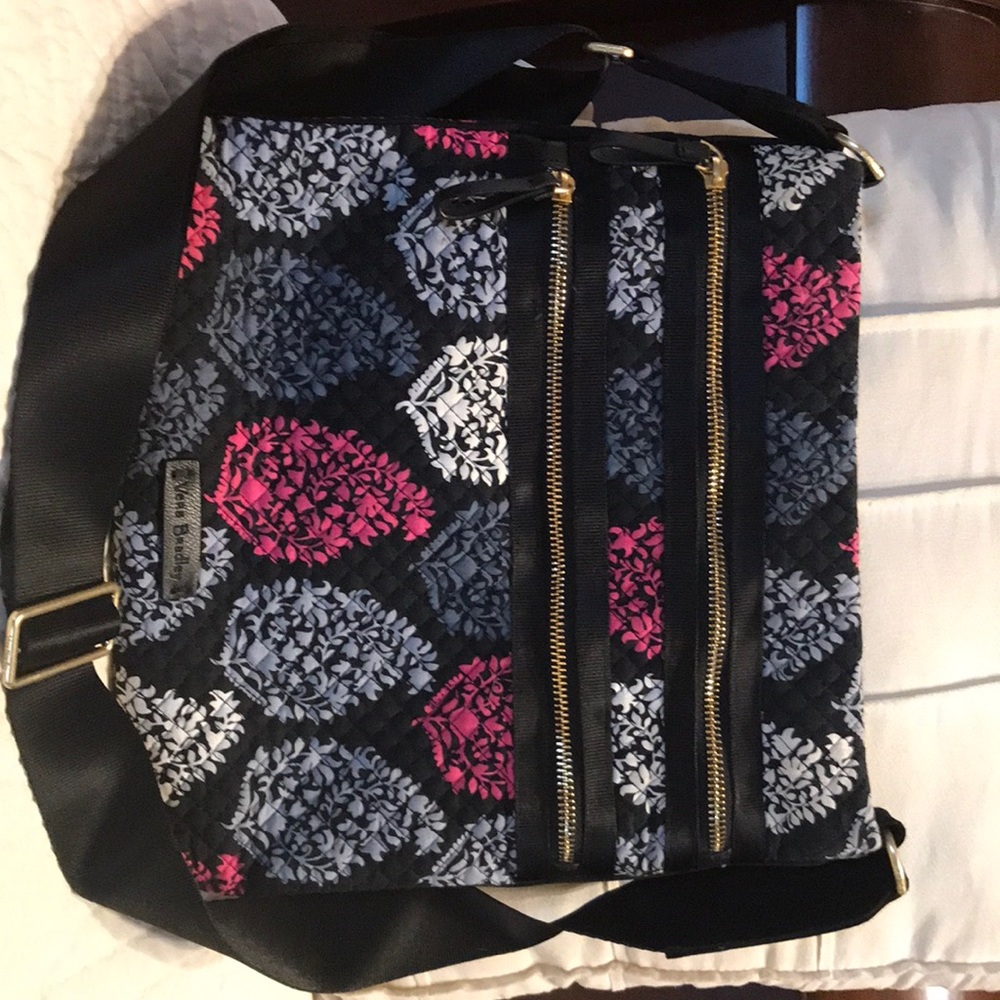 Unique Vera Bradley Triple Zip Hipster. Contrast lining and gold accents.